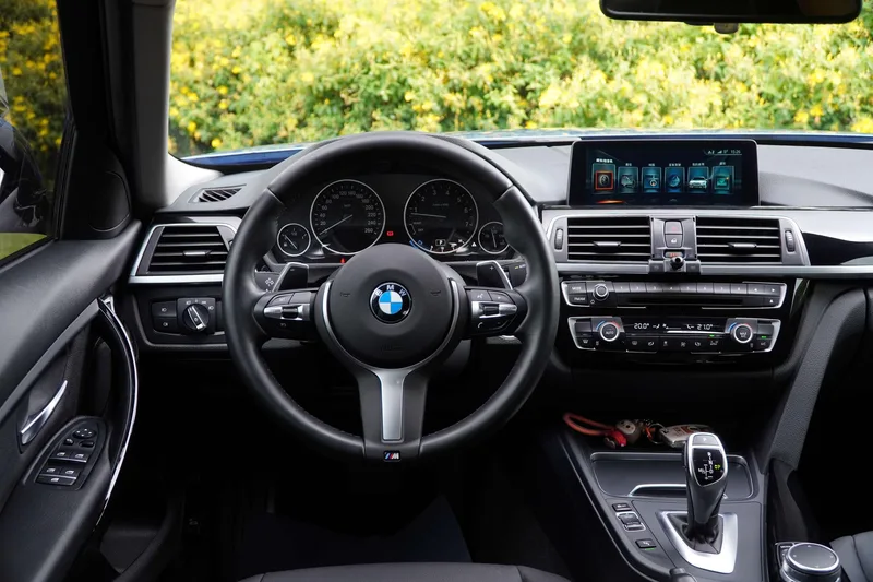 BMW 3 Series 2017 320Li M Sporty interior photo 16