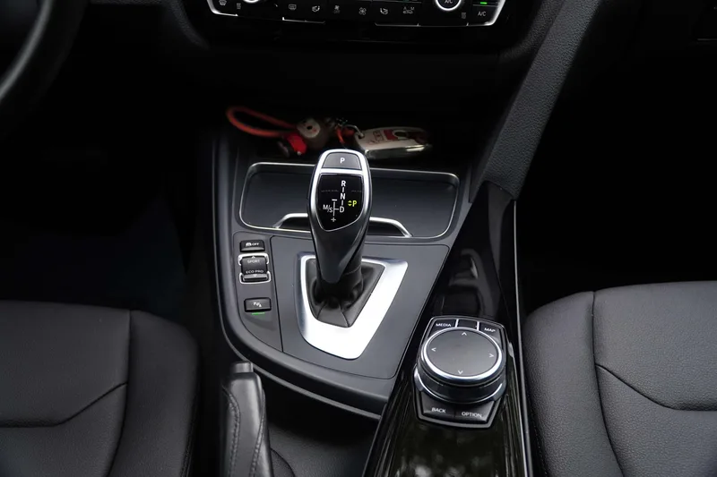 BMW 3 Series 2017 320Li M Sporty interior photo 18