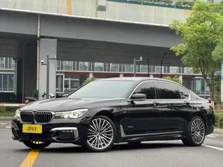 BMW 7 Series 2018 730Li Líder M Conjunto deportivo