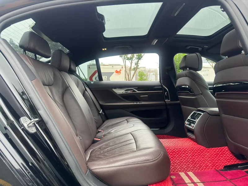 BMW 7 Series 2018 730Li Лидирующий M Спортивный костюм интерьер фото 11