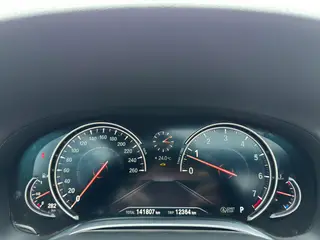 BMW 7 Series 2018 730Li Лидирующий M Спортивный костюм интерьер фото 15