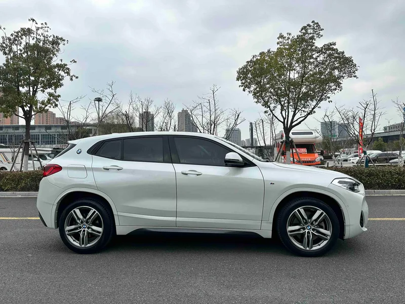 BMW X2 2020 sDrive25i Leading Type M Sports suit interior photo 8