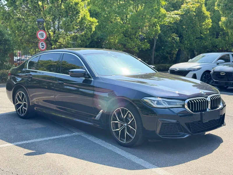 BMW 5 Series 2023 530Li Tipo de lujo M Conjunto deportivo exterior foto 3