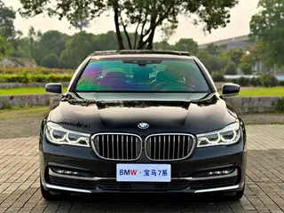 BMW 7 Series 2016 740Li De lujo exterior foto 2