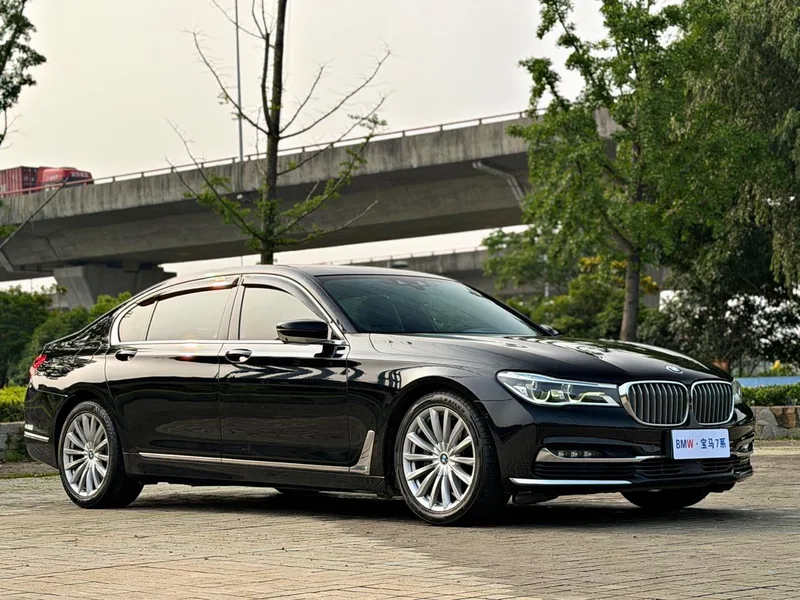 BMW 7 Series 2016 740Li De lujo exterior foto 3