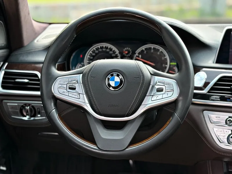 BMW 7 Series 2016 740Li De lujo exterior foto 9