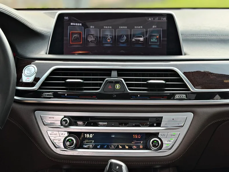 BMW 7 Series 2016 740Li De lujo exterior foto 10