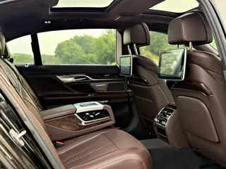 BMW 7 Series 2016 740Li De lujo interior foto 14
