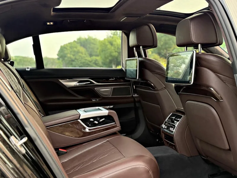BMW 7 Series 2016 740Li De lujo interior foto 14