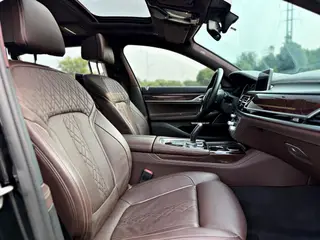 BMW 7 Series 2016 740Li De lujo interior foto 15