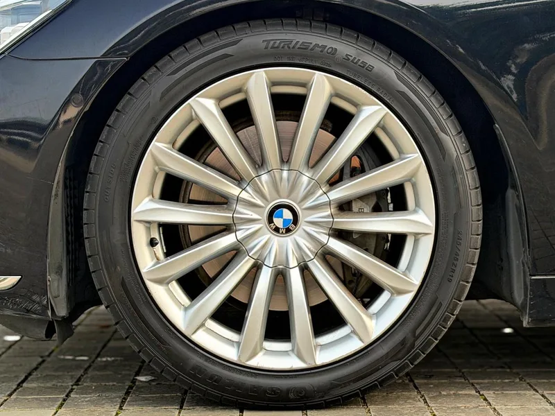 BMW 7 Series 2016 740Li De lujo interior foto 16