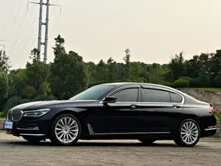 BMW 7 Series 2016 740Li De lujo interior foto 17