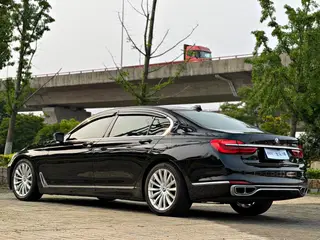 BMW 7 Series 2016 740Li De lujo interior foto 18