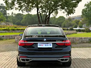 BMW 7 Series 2016 740Li De lujo interior foto 19