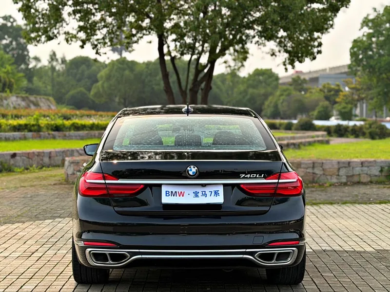 BMW 7 Series 2016 740Li De lujo interior foto 19