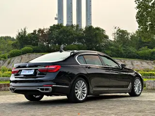 BMW 7 Series 2016 740Li De lujo interior foto 20