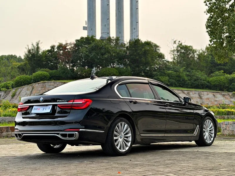 BMW 7 Series 2016 740Li De lujo interior foto 20