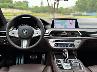 BMW 7 Series 2019 Reforma 740Li Tipo de lujo M Conjunto deportivo exterior foto 8