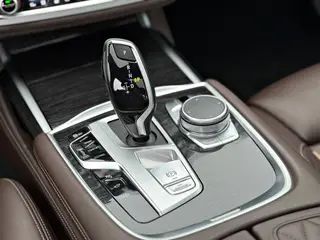 BMW 7 Series 2019 Reforma 740Li Tipo de lujo M Conjunto deportivo interior foto 11