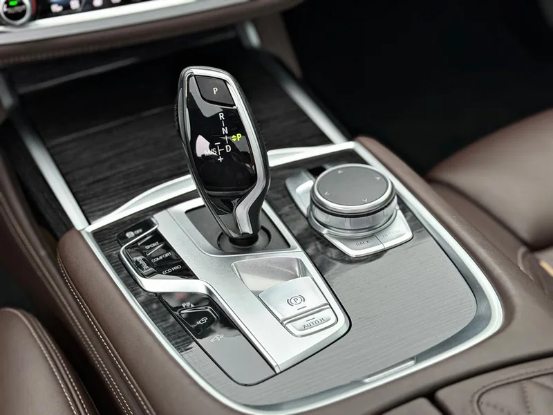 BMW 7 Series 2019 Reforma 740Li Tipo de lujo M Conjunto deportivo interior foto 11