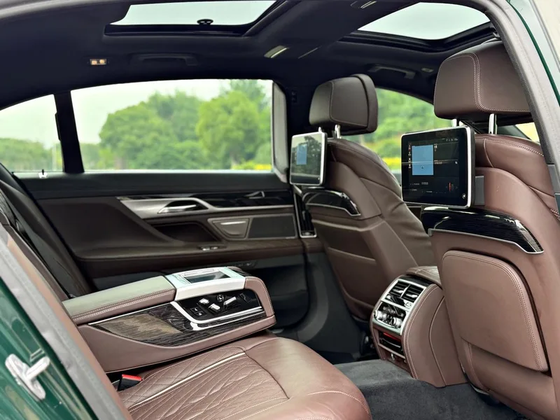 BMW 7 Series 2019 Reforma 740Li Tipo de lujo M Conjunto deportivo interior foto 14