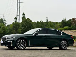 BMW 7 Series 2019 Reforma 740Li Tipo de lujo M Conjunto deportivo interior foto 17
