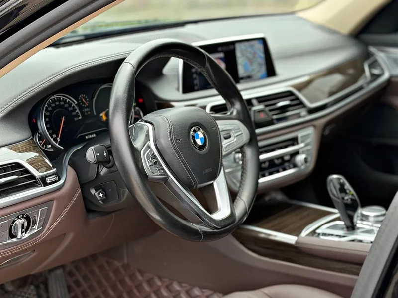 BMW 7 Series 2017 730Li Leading Type exterior photo 4