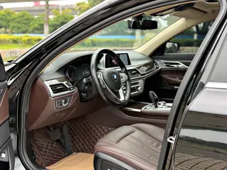BMW 7 Series 2017 730Li Leading Type exterior photo 5