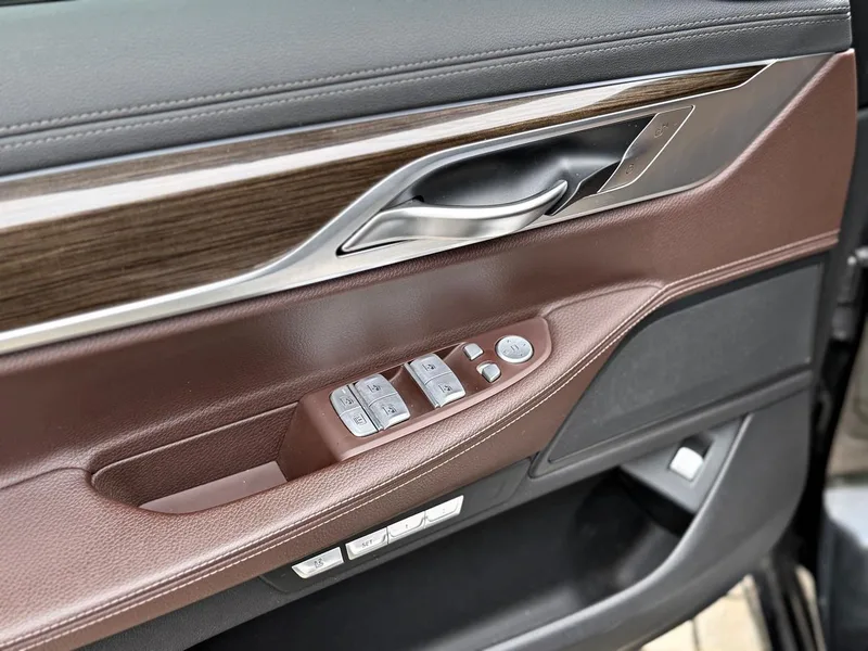BMW 7 Series 2017 730Li Leading Type exterior photo 6