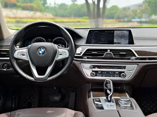 BMW 7 Series 2017 730Li Leading Type exterior photo 8