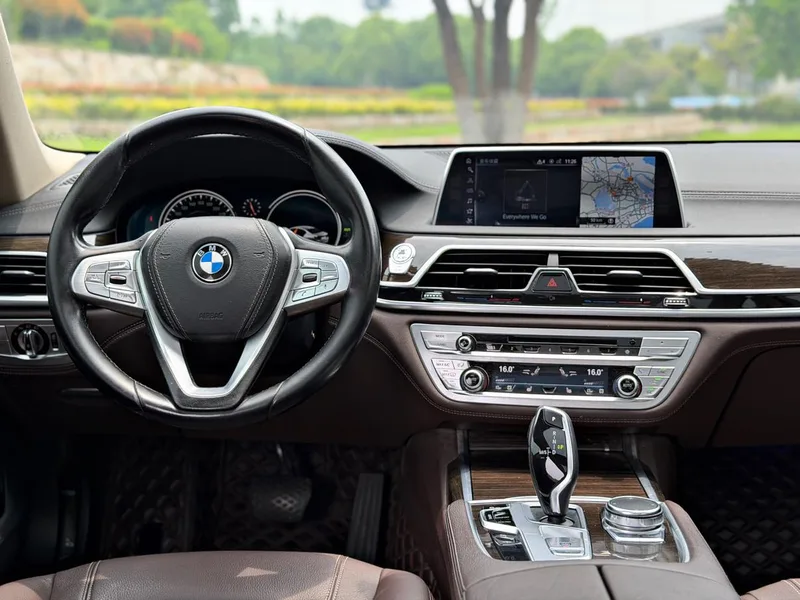 BMW 7 Series 2017 730Li Leading Type exterior photo 8