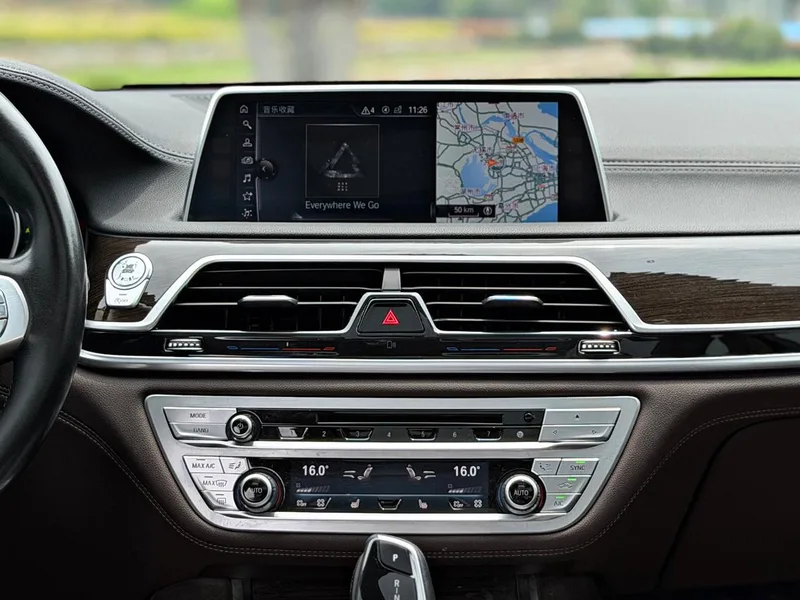 BMW 7 Series 2017 730Li Leading Type exterior photo 10