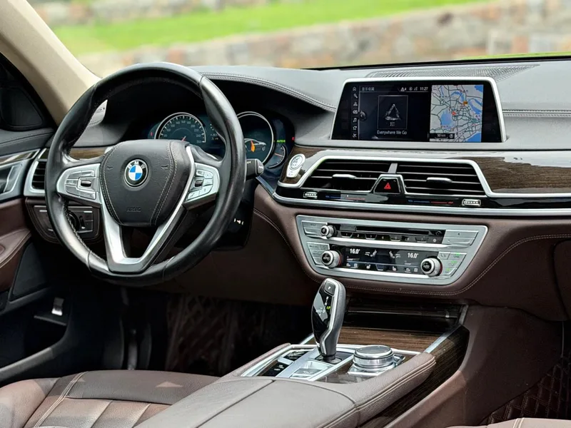 BMW 7 Series 2017 730Li Leading Type interior photo 11