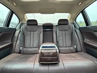 BMW 7 Series 2017 730Li Leading Type interior photo 12