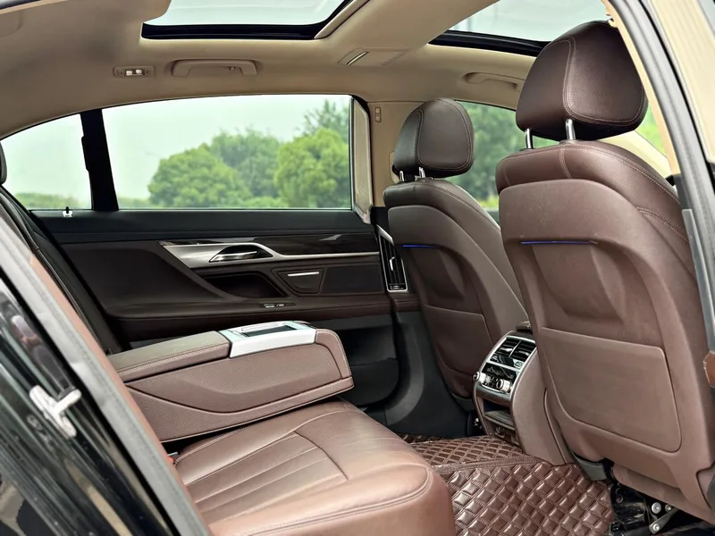 BMW 7 Series 2017 730Li Leading Type interior photo 13