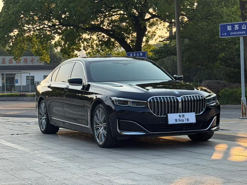 BMW 7 Series 2019 Restyling 740Li xDrive Administrative Luxury Set exterior photo 3