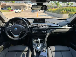 BMW 3 Series 2018 318i exterior photo 7