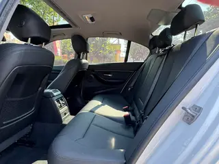 BMW 3 Series 2018 318i exterior photo 9