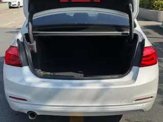 BMW 3 Series 2018 318i interior photo 19
