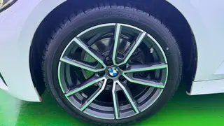 BMW 3 Series 2022 320Li M Sports suit exterior photo 4