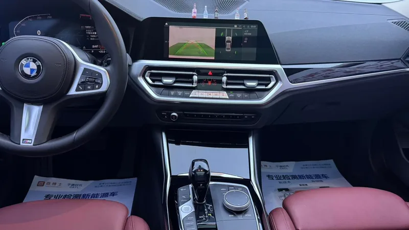 BMW 3 Series 2022 320Li M Sports suit interior photo 9