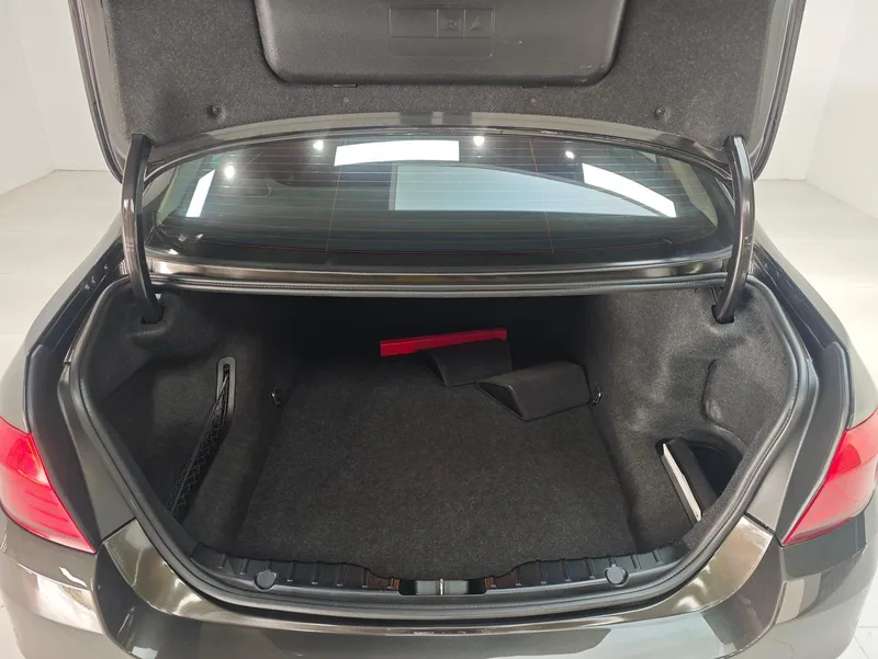 BMW 5 Series 2014 525Li Leading Type interior photo 9