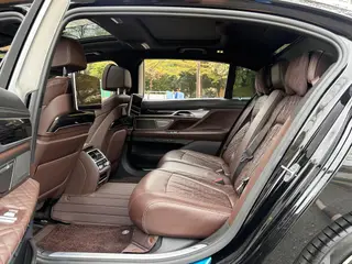 BMW 7 Series 2019 740Li Type de luxe M Ensemble de sport intérieur photo 9
