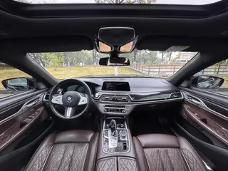 BMW 7 Series 2019 740Li Type de luxe M Ensemble de sport intérieur photo 10
