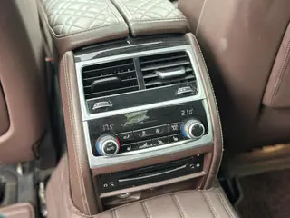 BMW 7 Series 2019 740Li Type de luxe M Ensemble de sport intérieur photo 11