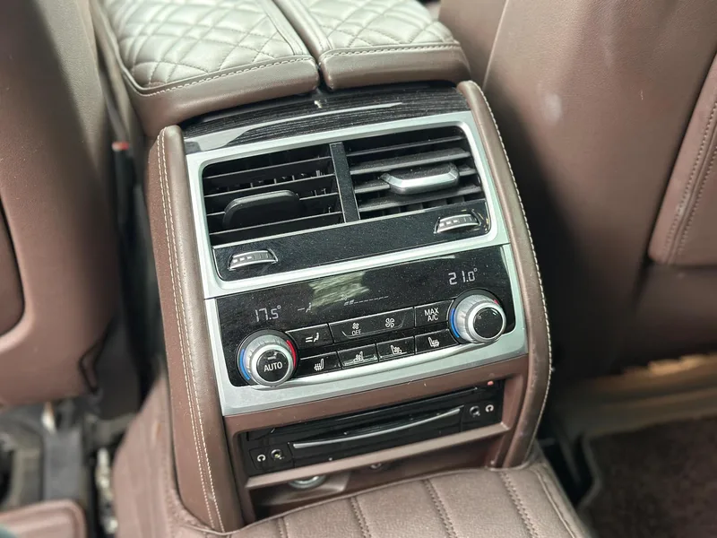 BMW 7 Series 2019 740Li Type de luxe M Ensemble de sport intérieur photo 11