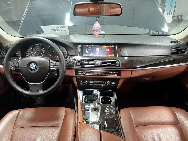 BMW 5 Series 2014 528Li Leader intérieur photo 9