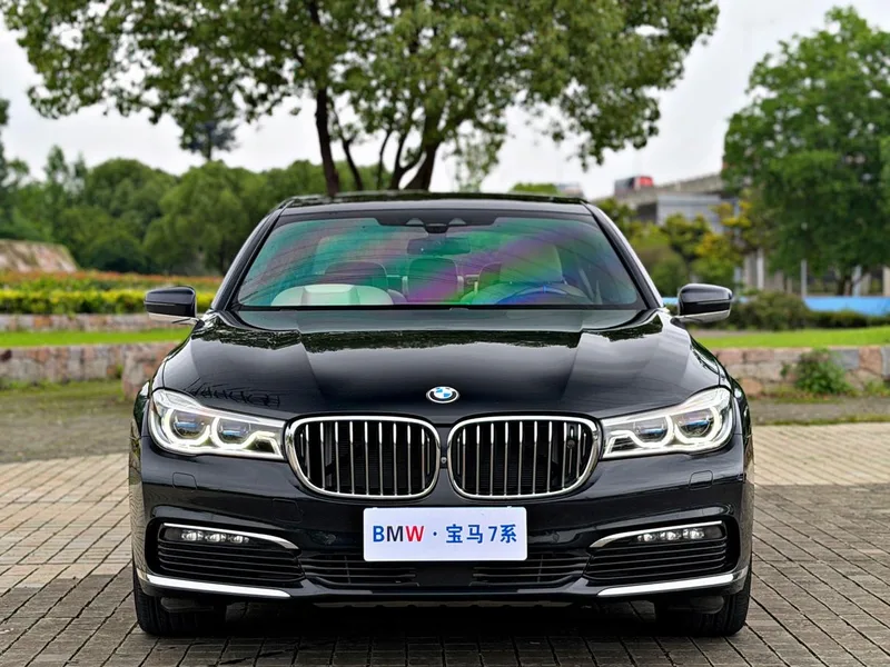 BMW 7 Series 2016 750Li xDrive Five-seater version exterior photo 2