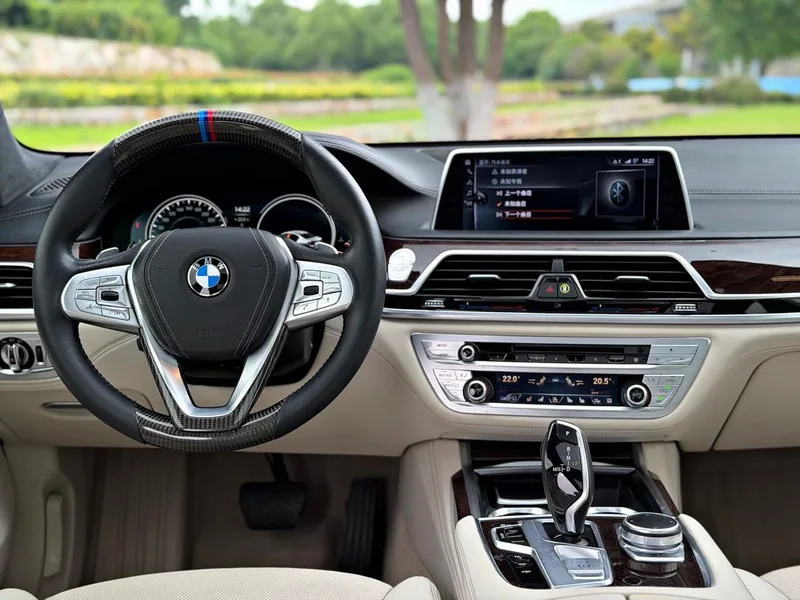 BMW 7 Series 2016 750Li xDrive Five-seater version exterior photo 8