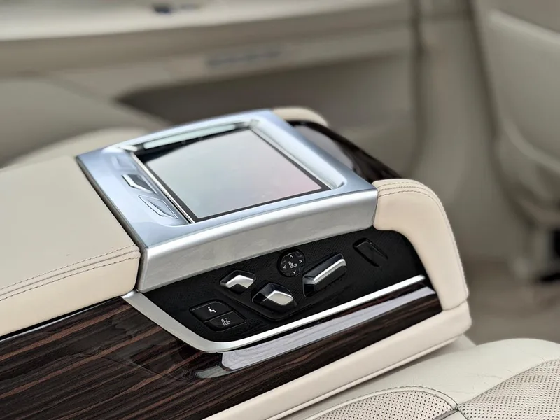 BMW 7 Series 2016 750Li xDrive Five-seater version interior photo 11